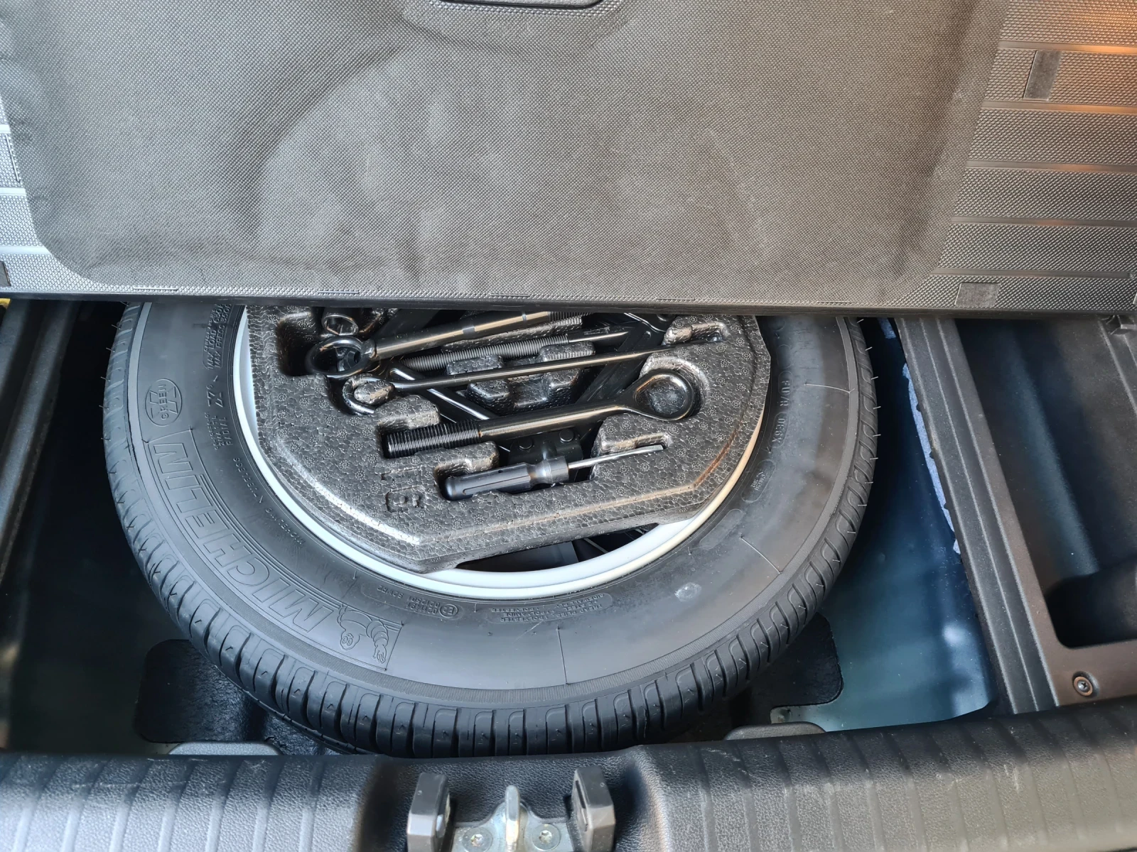 Kia Niro 1.6 GDI Hibrid DCT, снимка 14 - Автомобили и джипове - 55215191