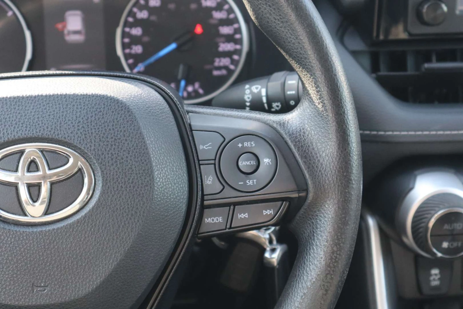Toyota Rav4 Хибрид / Navi / ЦЕНА до БГ, снимка 12 - Автомобили и джипове - 55435427