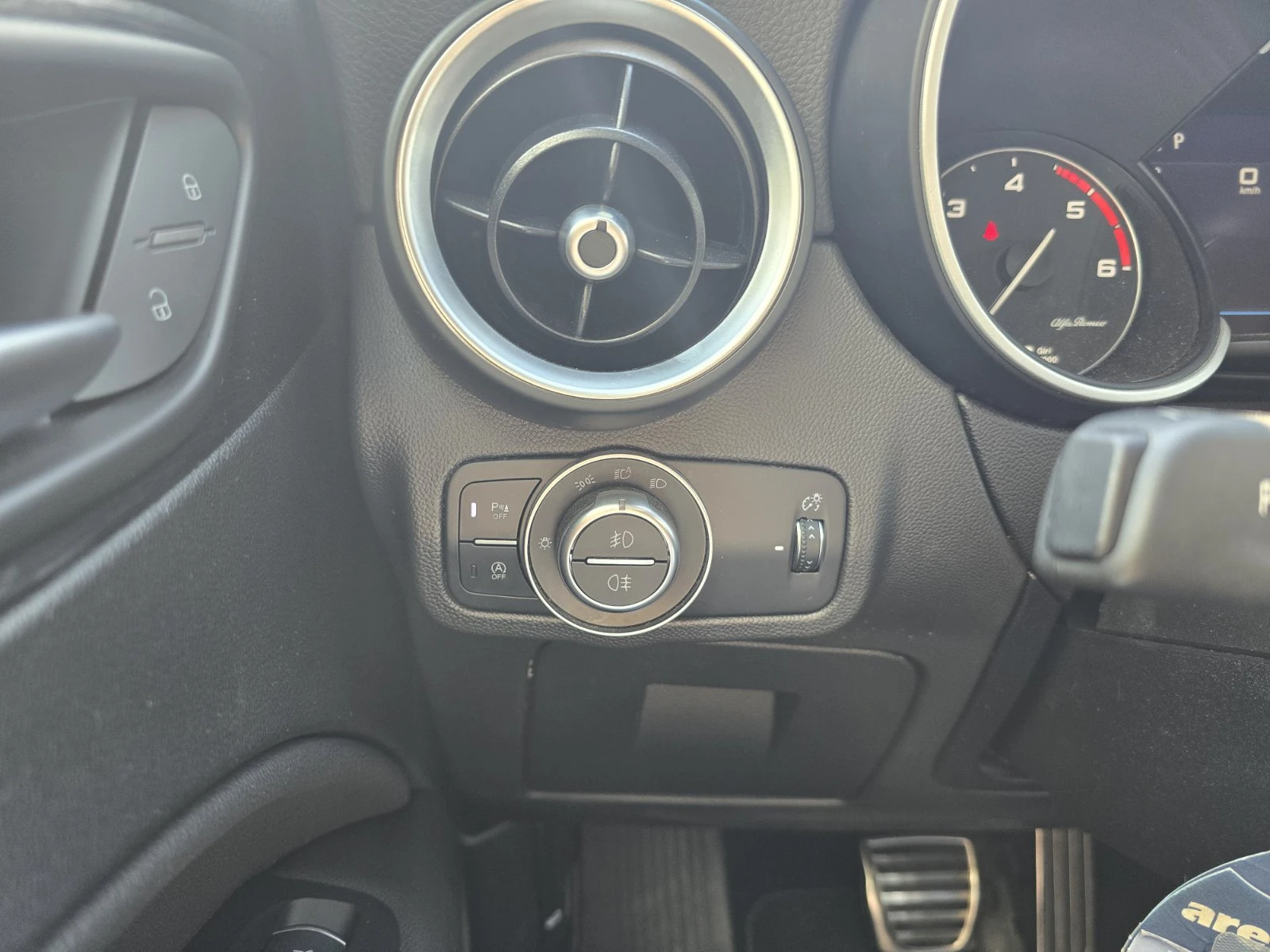 Alfa Romeo Stelvio 2.2 dCi 190, снимка 11 - Автомобили и джипове - 55834079