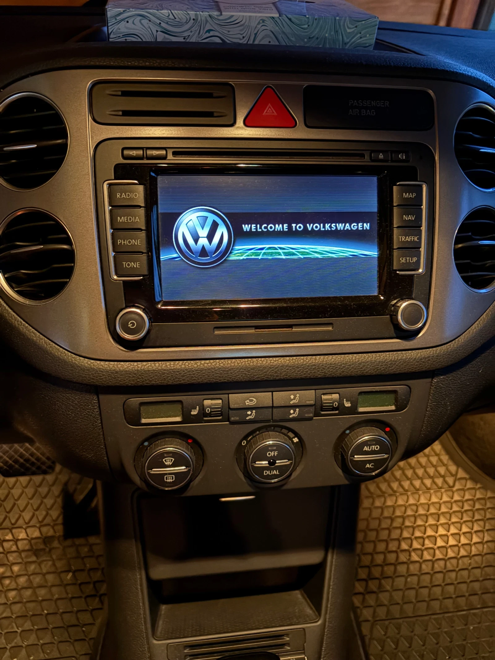 VW Tiguan, снимка 10 - Автомобили и джипове - 56216883