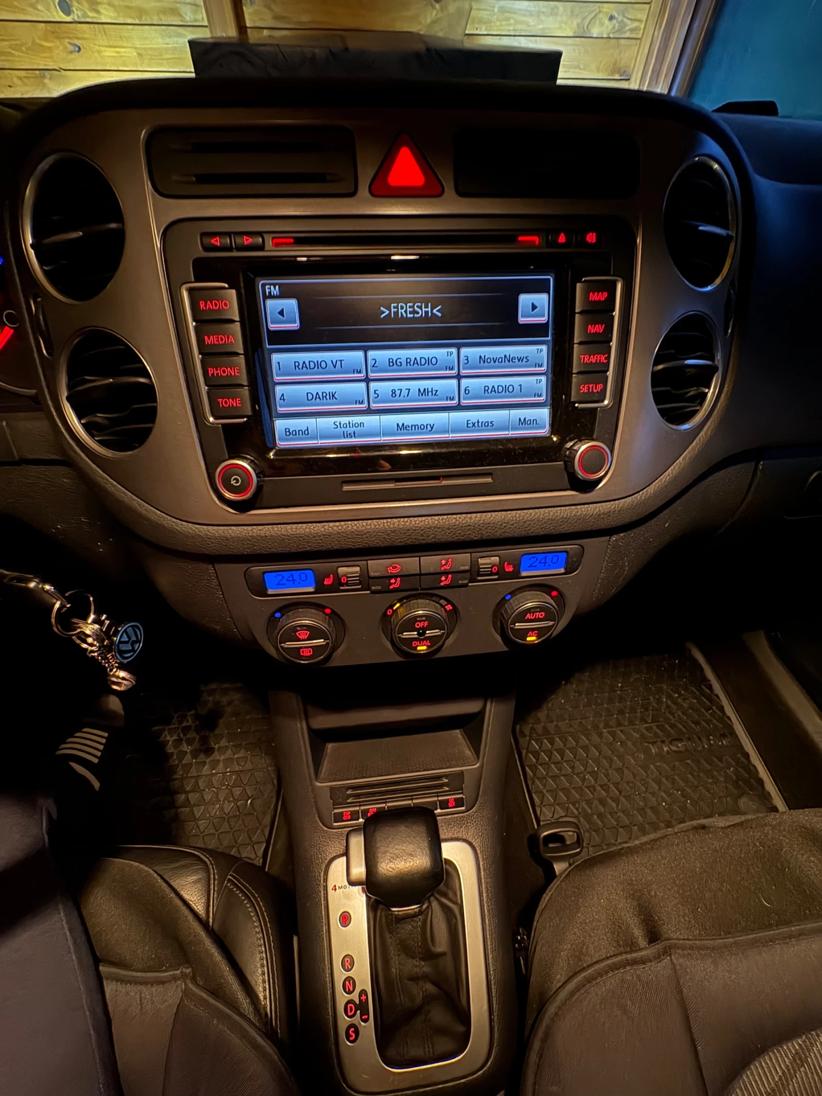 VW Tiguan, снимка 11 - Автомобили и джипове - 56216883