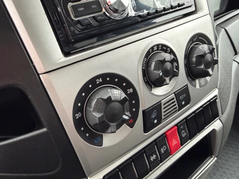 Iveco Daily 3.0HPI* 35C18* Климатик* Тристранен самосвал* 3.80, снимка 6 - Бусове и автобуси - 53562239