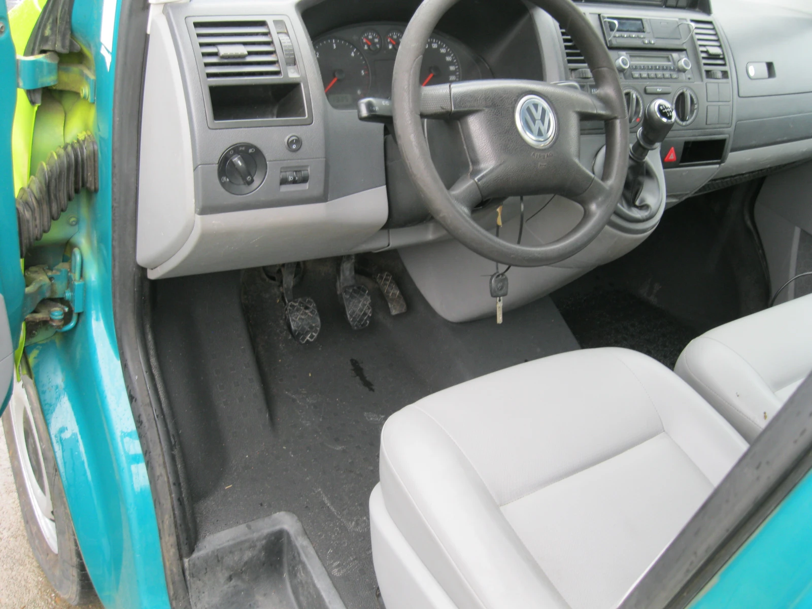 VW T5 2.5 -131 ks, снимка 15 - Бусове и автобуси - 54370772