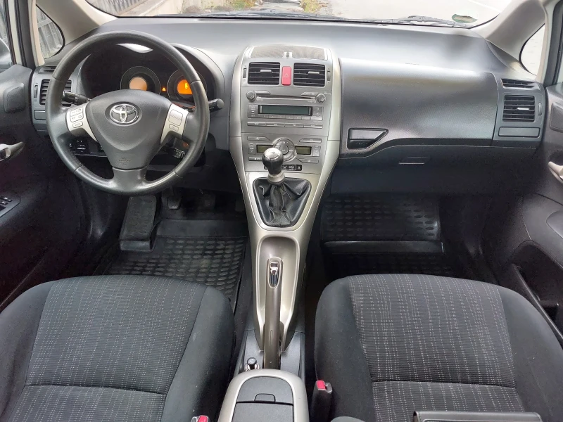 Toyota Auris 1.6, снимка 6 - Автомобили и джипове - 47379065