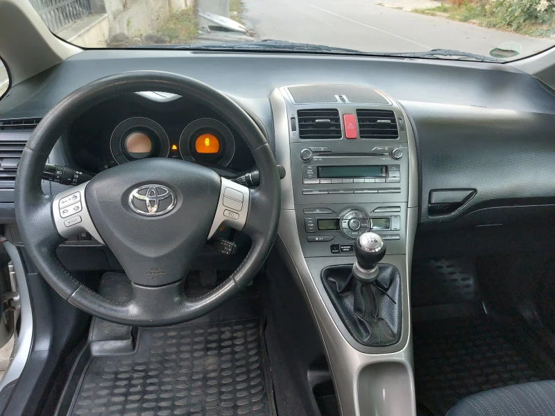 Toyota Auris 1.6, снимка 7 - Автомобили и джипове - 47379065