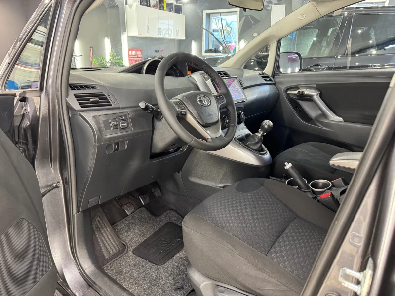 Toyota Verso 2.0D4D EURO5 NAVI , снимка 8 - Автомобили и джипове - 48679501