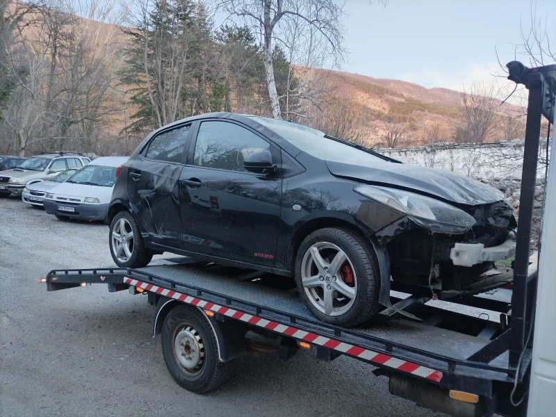 Mazda 2, снимка 2 - Автомобили и джипове - 49419092