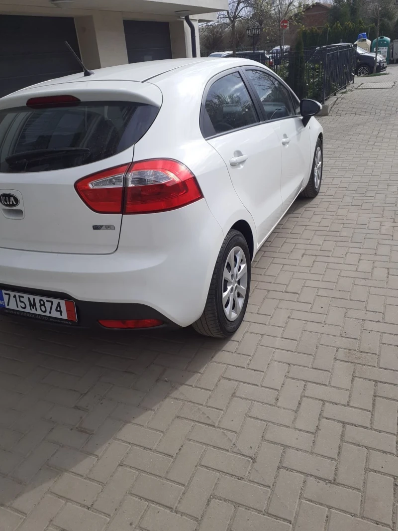 Kia Rio 1.25 Бензин/ГАЗ - Перфектна, снимка 2 - Автомобили и джипове - 51612428