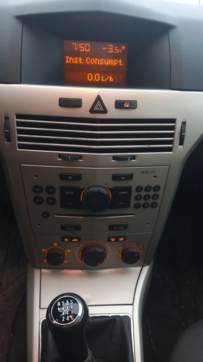 Opel Astra, снимка 6 - Автомобили и джипове - 51975987