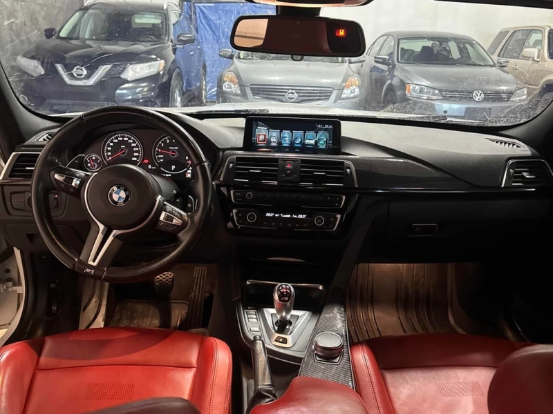 BMW M3 * 4dr Sdn * CARFAX * БЕЗ ПЪРВОНАЧАЛНА ВНОСКА, снимка 9 - Автомобили и джипове - 53146586