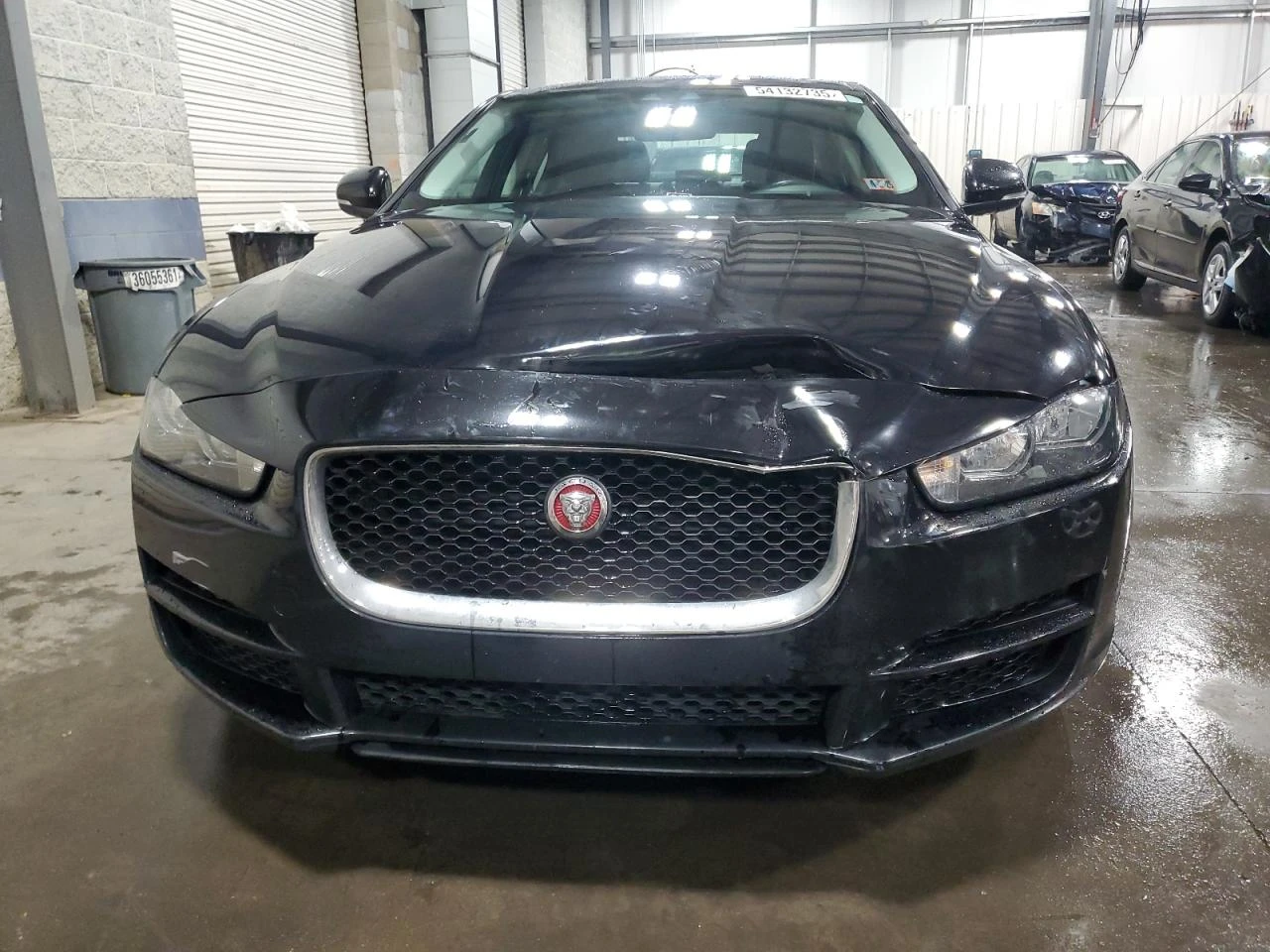 Jaguar XE 20d Premium AWD - изображение 5