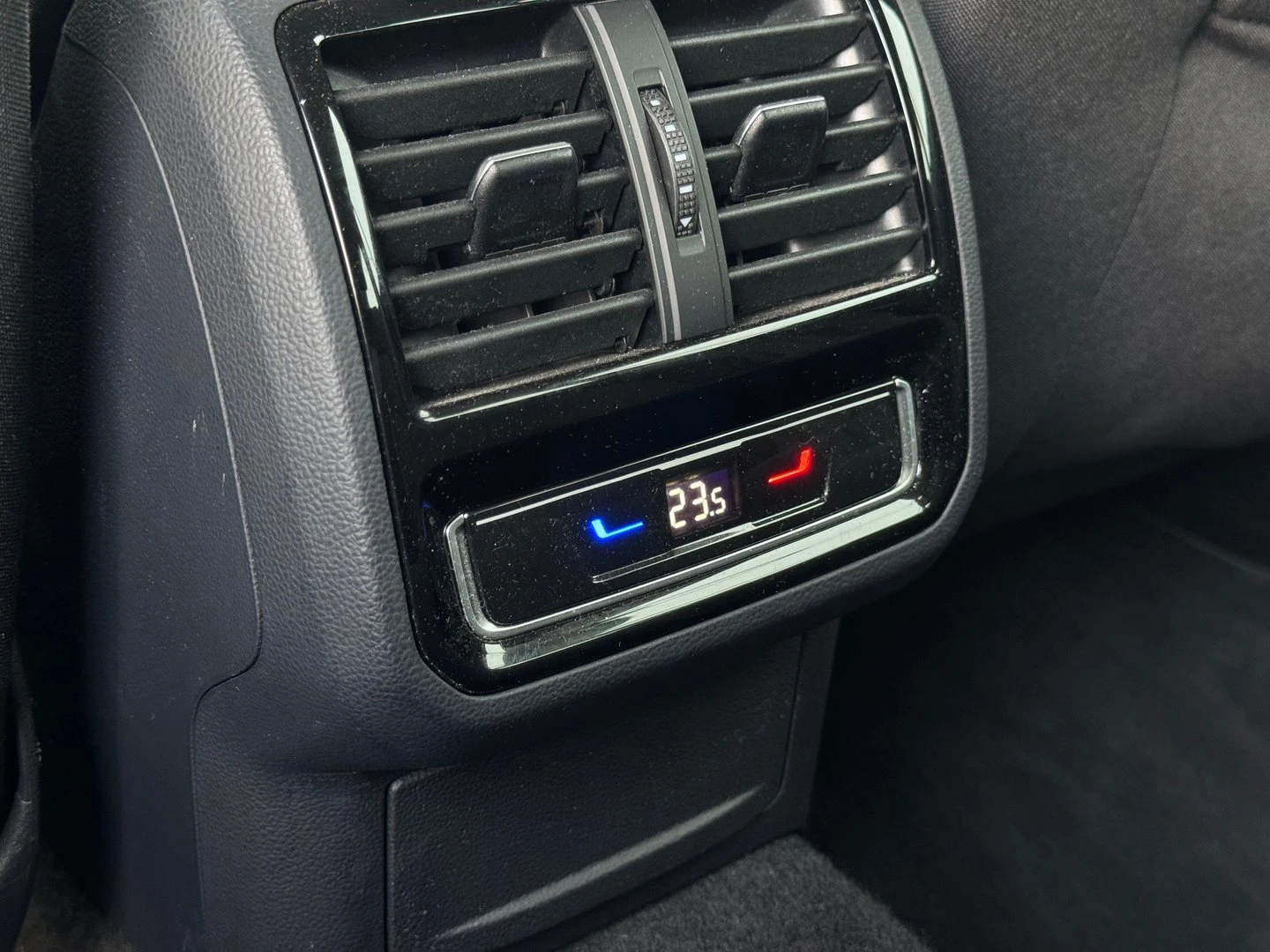 VW Passat Business 2.0 TDI SCR DSG | Mobile.bg — изображение 8