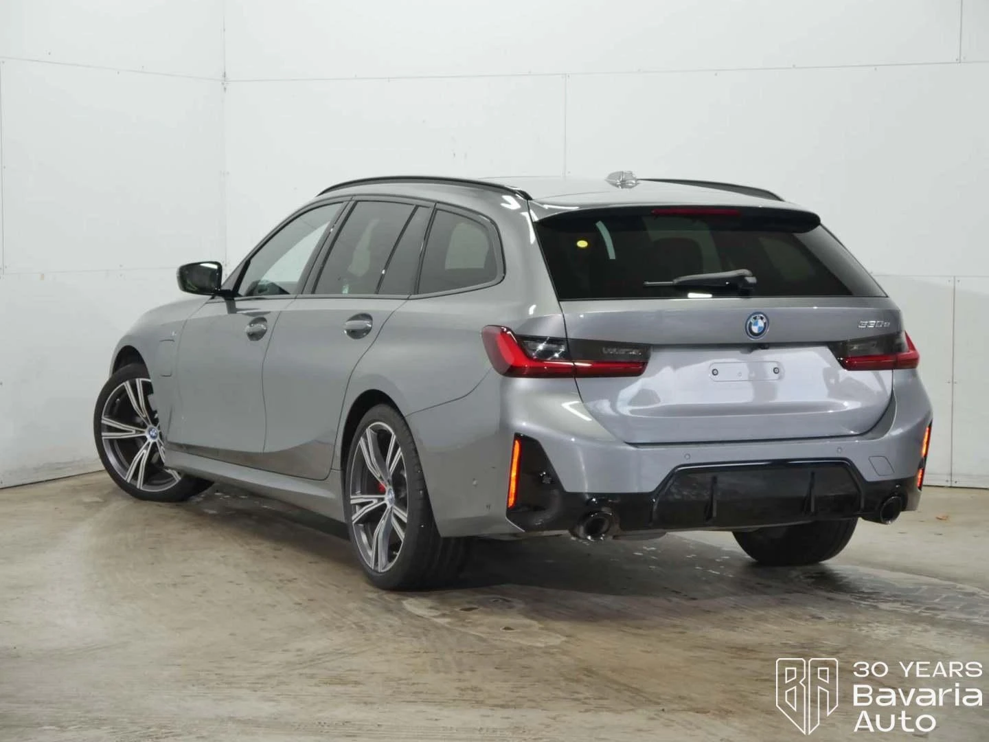 BMW 330 e Touring M Sport Paket Sportautomatic - изображение 2