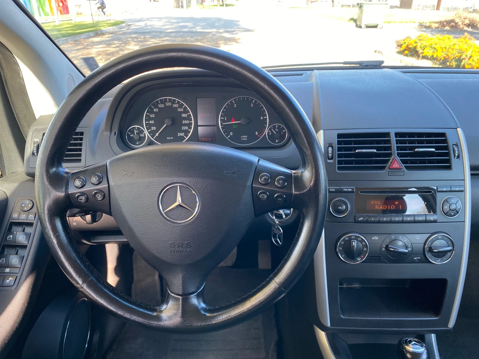 Mercedes-Benz A 180 A 180- avtomat - изображение 3