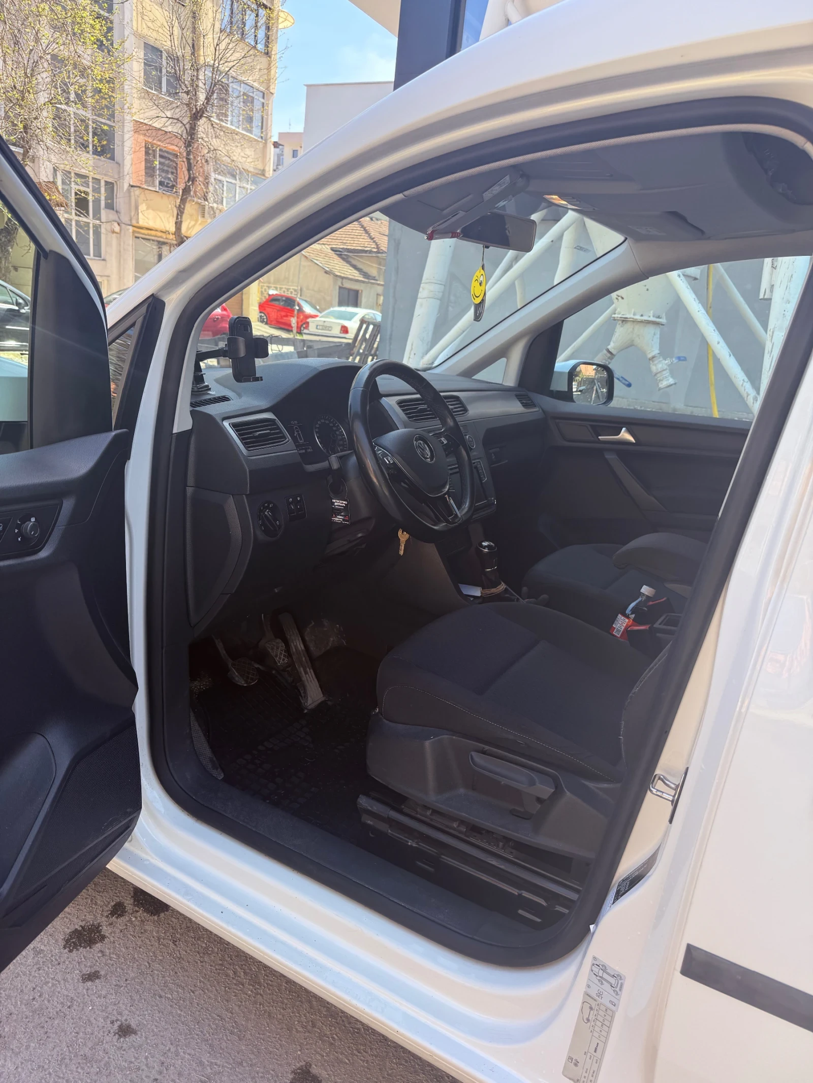 VW Caddy 2.0 TDI, снимка 8 - Автомобили и джипове - 54228366