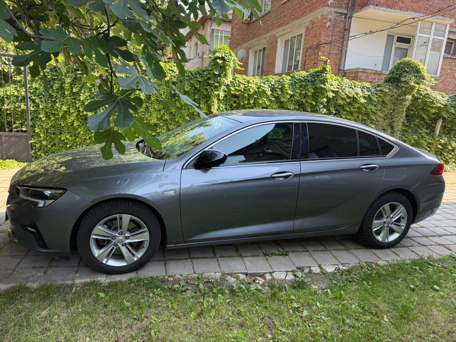 Opel Insignia Grand Sport, снимка 5 - Автомобили и джипове - 54792980