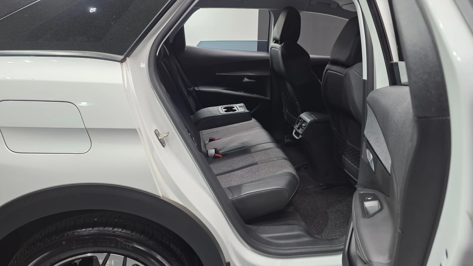 Peugeot 3008 1.6 BlueHDi Allure | Камера | LED | Парктроник, снимка 15 - Автомобили и джипове - 54918986