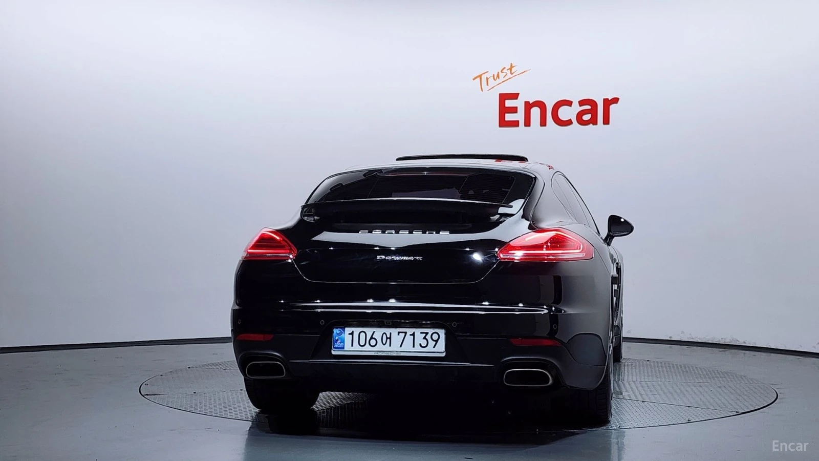 Porsche Panamera 3.0 DIESEL* PANO* ОБДУХВ* ПОДГРЕВ* НАВИ* КАМЕРА, снимка 4 - Автомобили и джипове - 55434943