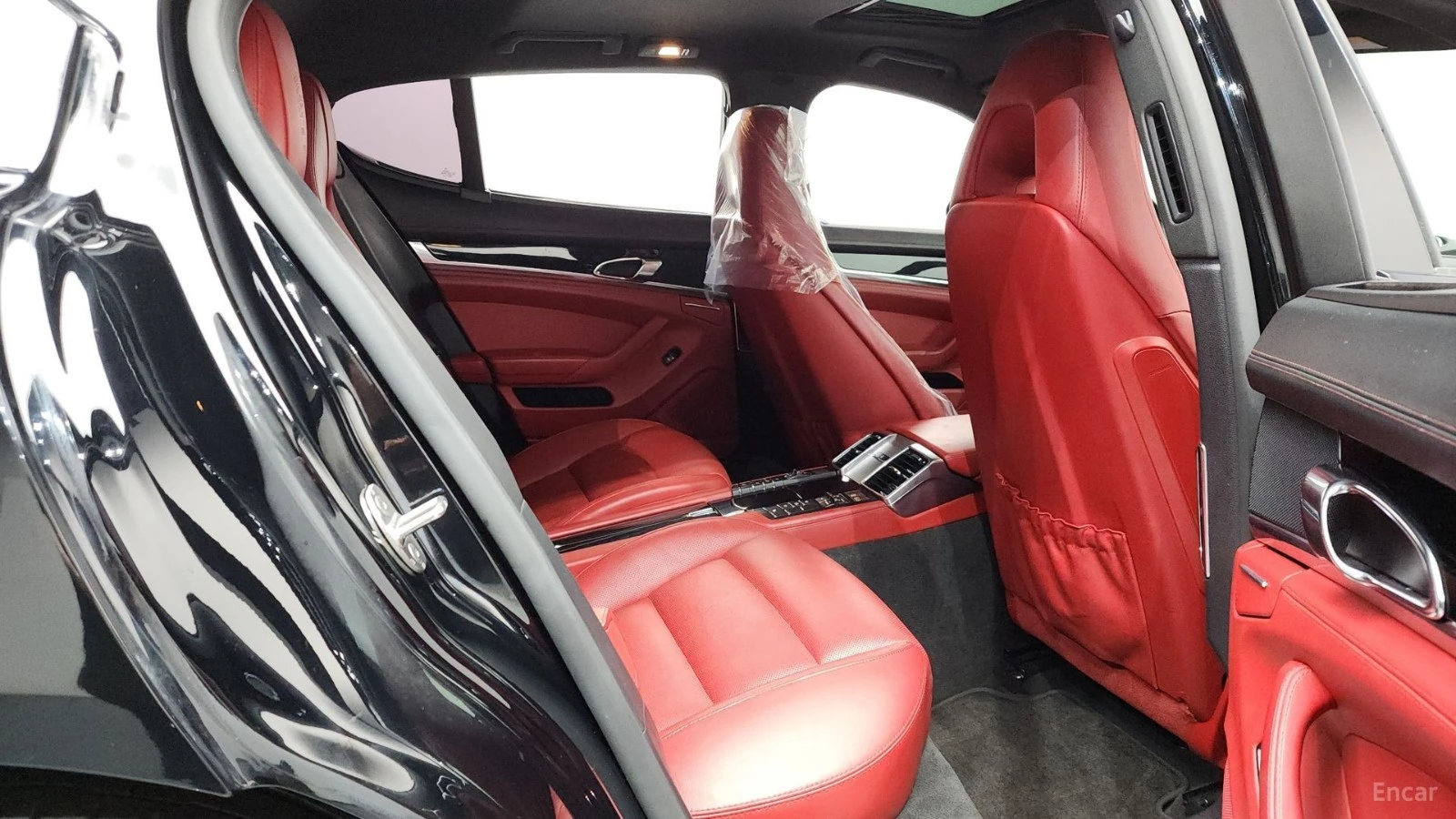 Porsche Panamera 3.0 DIESEL* PANO* ОБДУХВ* ПОДГРЕВ* НАВИ* КАМЕРА, снимка 12 - Автомобили и джипове - 55434943