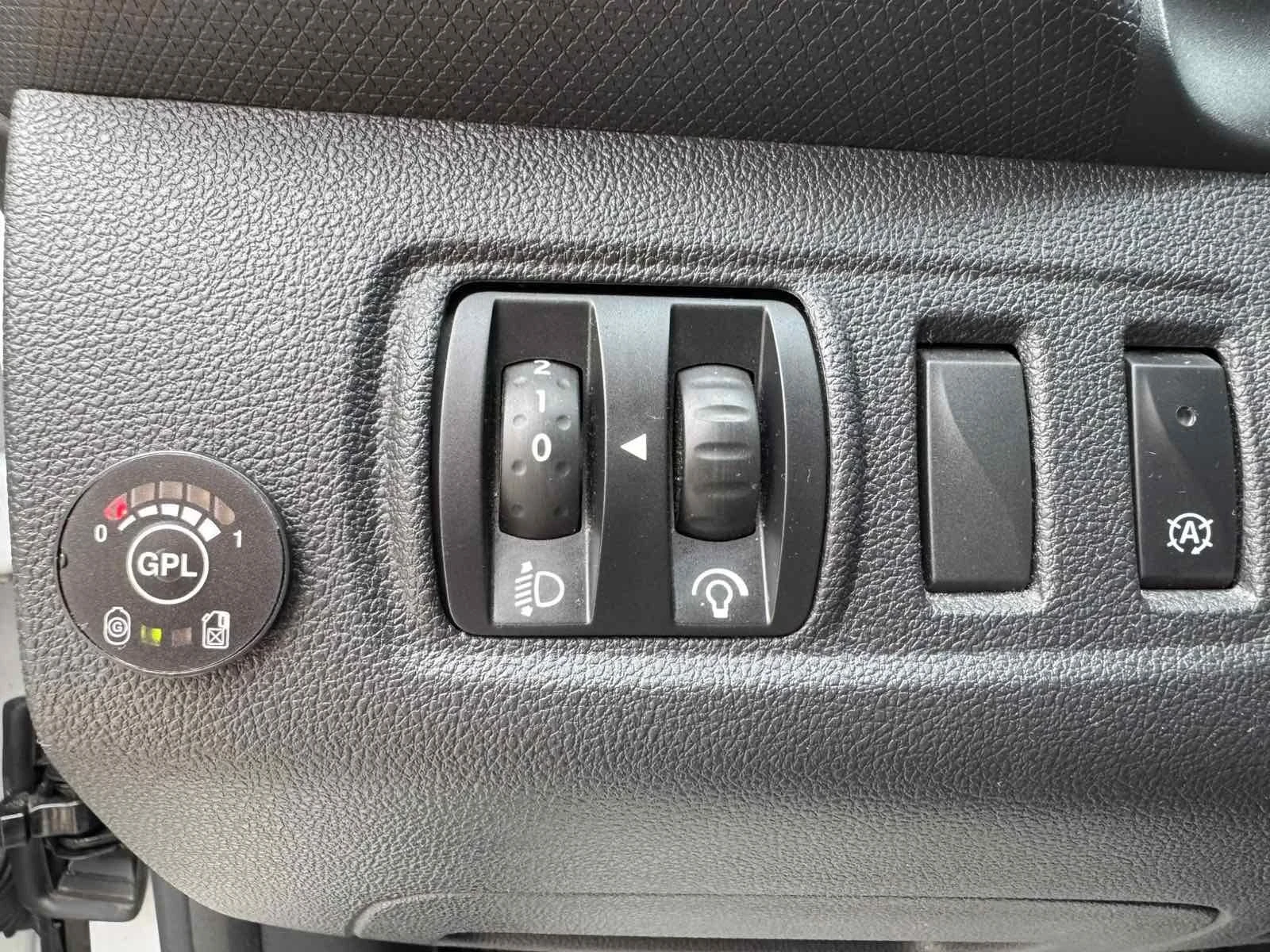 Renault Clio TCE * GAZ * KLiMA * LED * , снимка 11 - Автомобили и джипове - 55868089