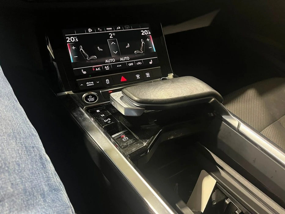 Audi E-Tron Quattro 55 95KW Business SOH 90%  , снимка 13 - Автомобили и джипове - 56095880