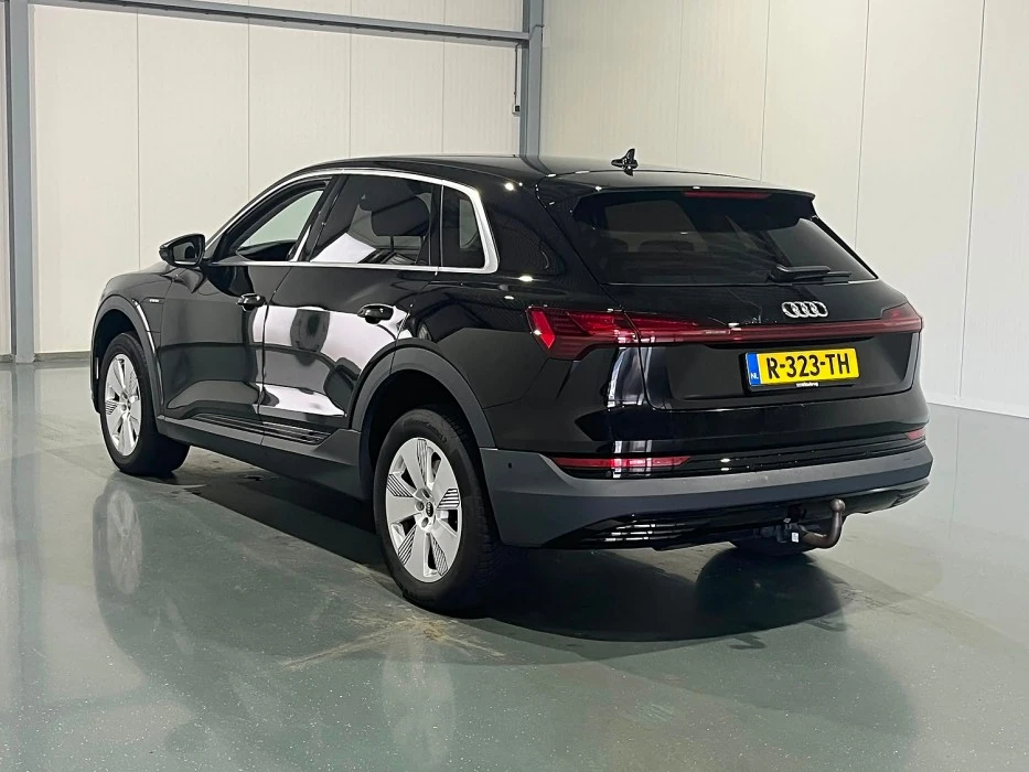 Audi E-Tron Quattro 55 95KW Business SOH 90%  , снимка 4 - Автомобили и джипове - 56095880
