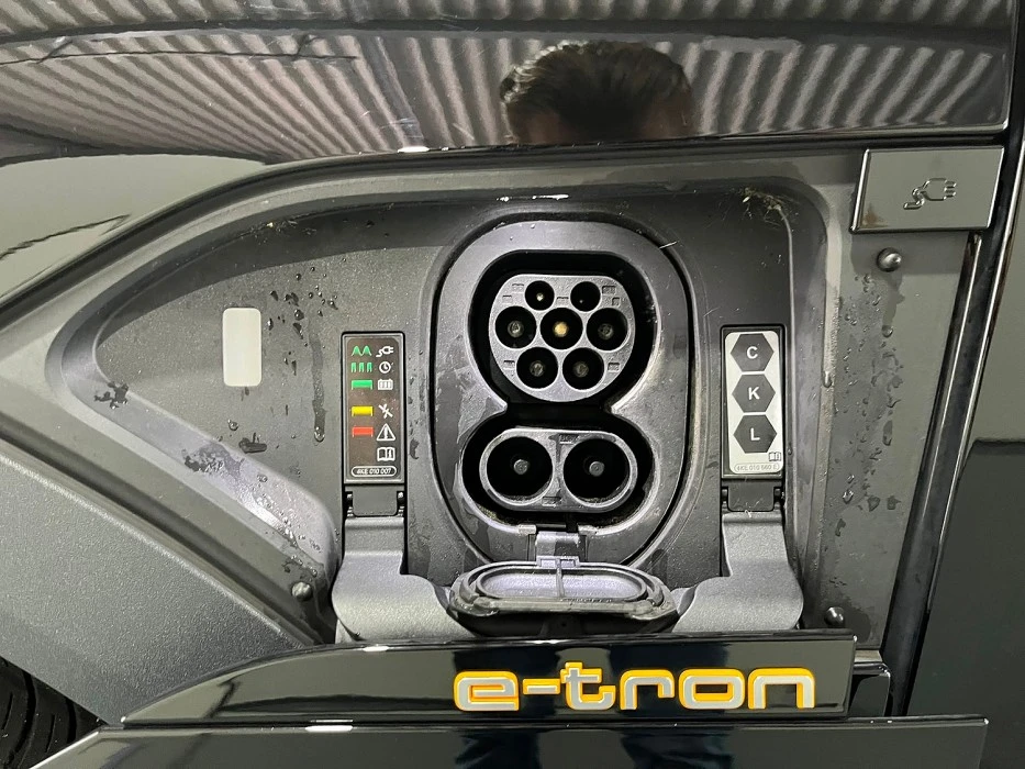 Audi E-Tron Quattro 55 95KW Business SOH 90%  , снимка 7 - Автомобили и джипове - 56095880