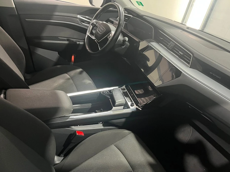 Audi E-Tron Quattro 55 95KW Business SOH 90%  , снимка 10 - Автомобили и джипове - 56095880