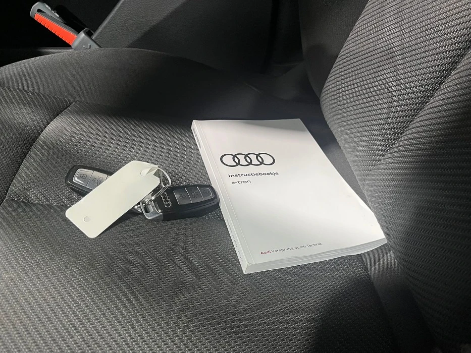 Audi E-Tron Quattro 55 95KW Business SOH 90%  , снимка 16 - Автомобили и джипове - 56095880