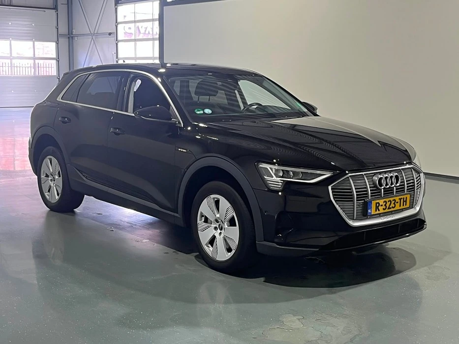 Audi E-Tron Quattro 55 95KW Business SOH 90%  , снимка 2 - Автомобили и джипове - 56095880
