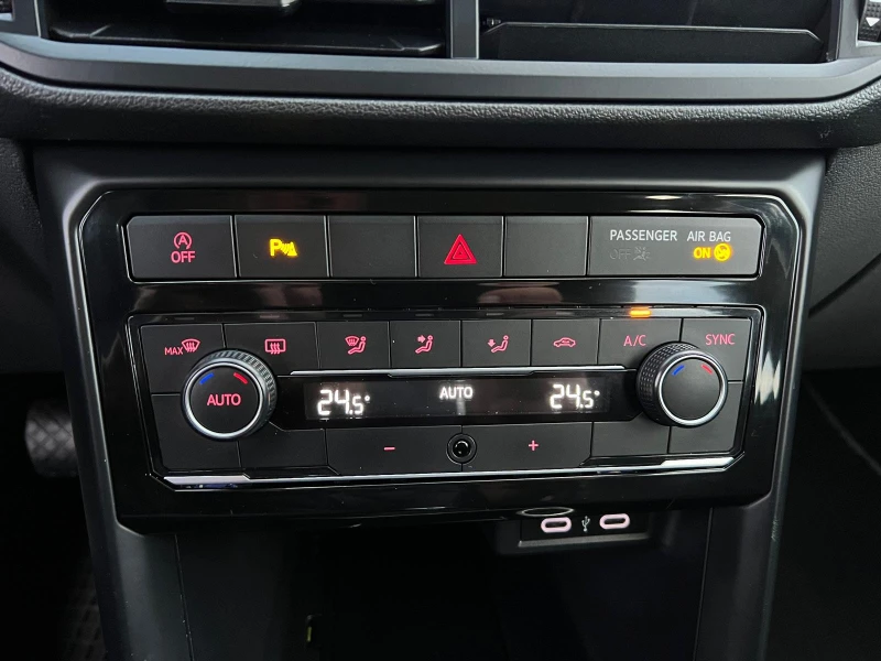 VW T-Cross TSi Life DSG Distronic Нави Carplay LineAsist APP, снимка 12 - Автомобили и джипове - 49133148