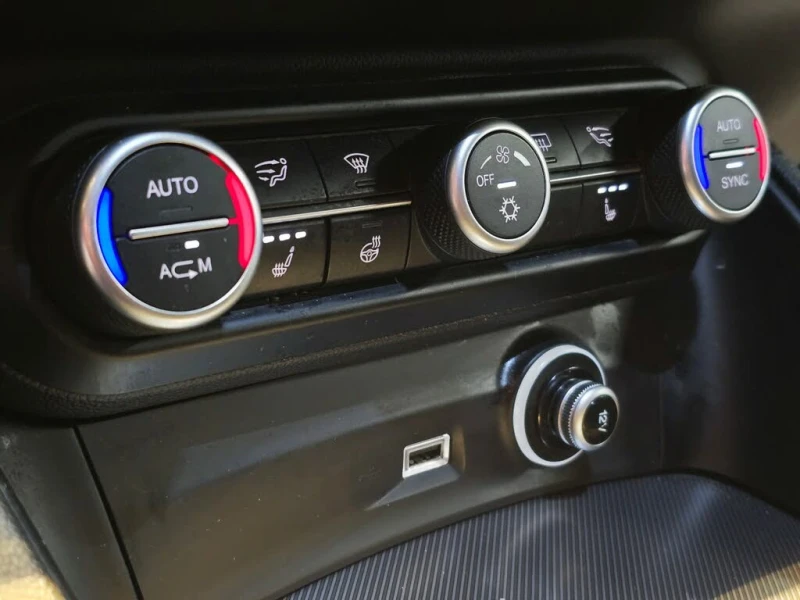 Alfa Romeo Stelvio 4х4* КАМЕРА* ПОДГРЕВ* KEYLESS, снимка 7 - Автомобили и джипове - 53337375