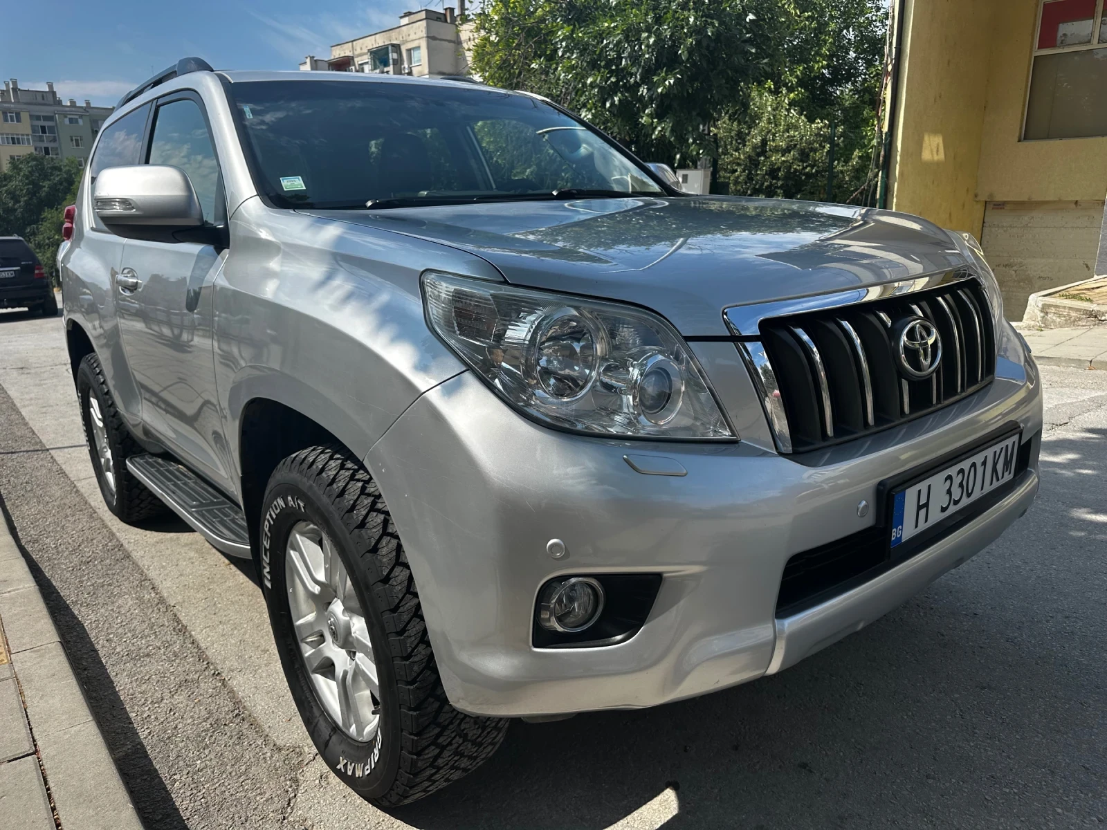 Toyota Land cruiser KEYLESS* КОЖА* КАМЕРА* ХЛАДИЛНИК* ТЕГЛИЧ - изображение 3