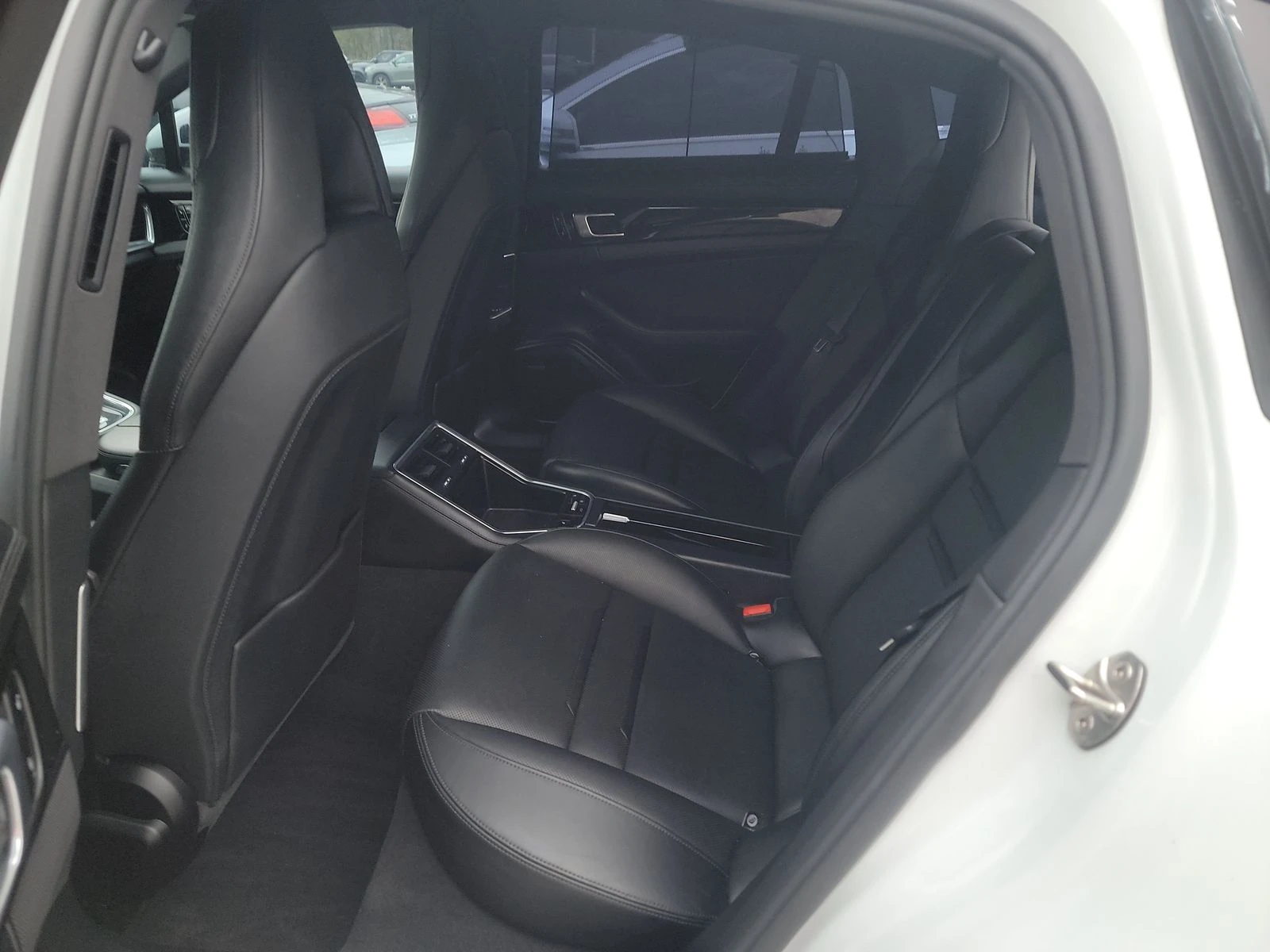 Porsche Panamera 4 BOSE/DISTRONIC/ВАКУУМ/ОБДУХВАНЕ - изображение 10