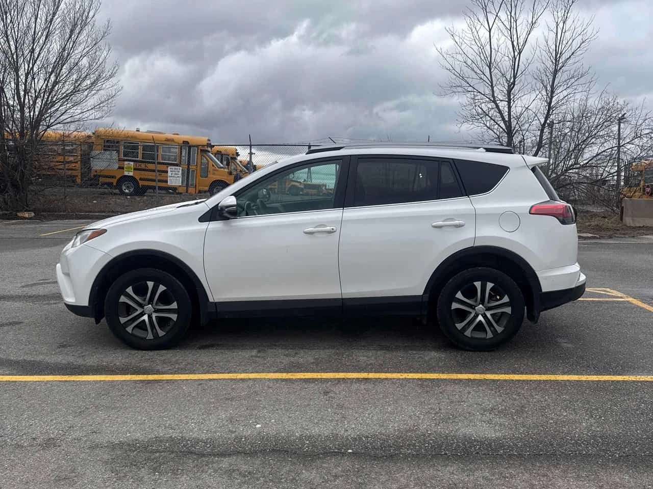 Toyota Rav4 * LE * ПОДГРЕВ * ОТ ЛИЗЕНЗИРАНО ПРЕДСТАВИТЕЛСТВО, снимка 3 - Автомобили и джипове - 53959755