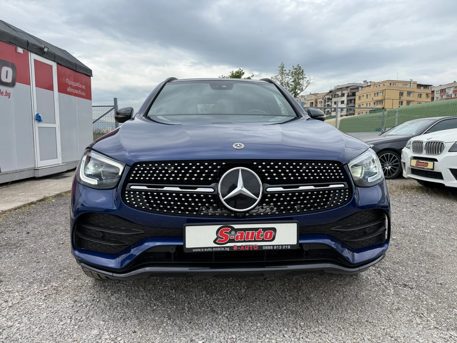 Mercedes-Benz GLC 220 d 97х км/AMG/PANO/360/DISTR./BURM./K-LESS/ПОДГРЕВ, снимка 2 - Автомобили и джипове - 54471365