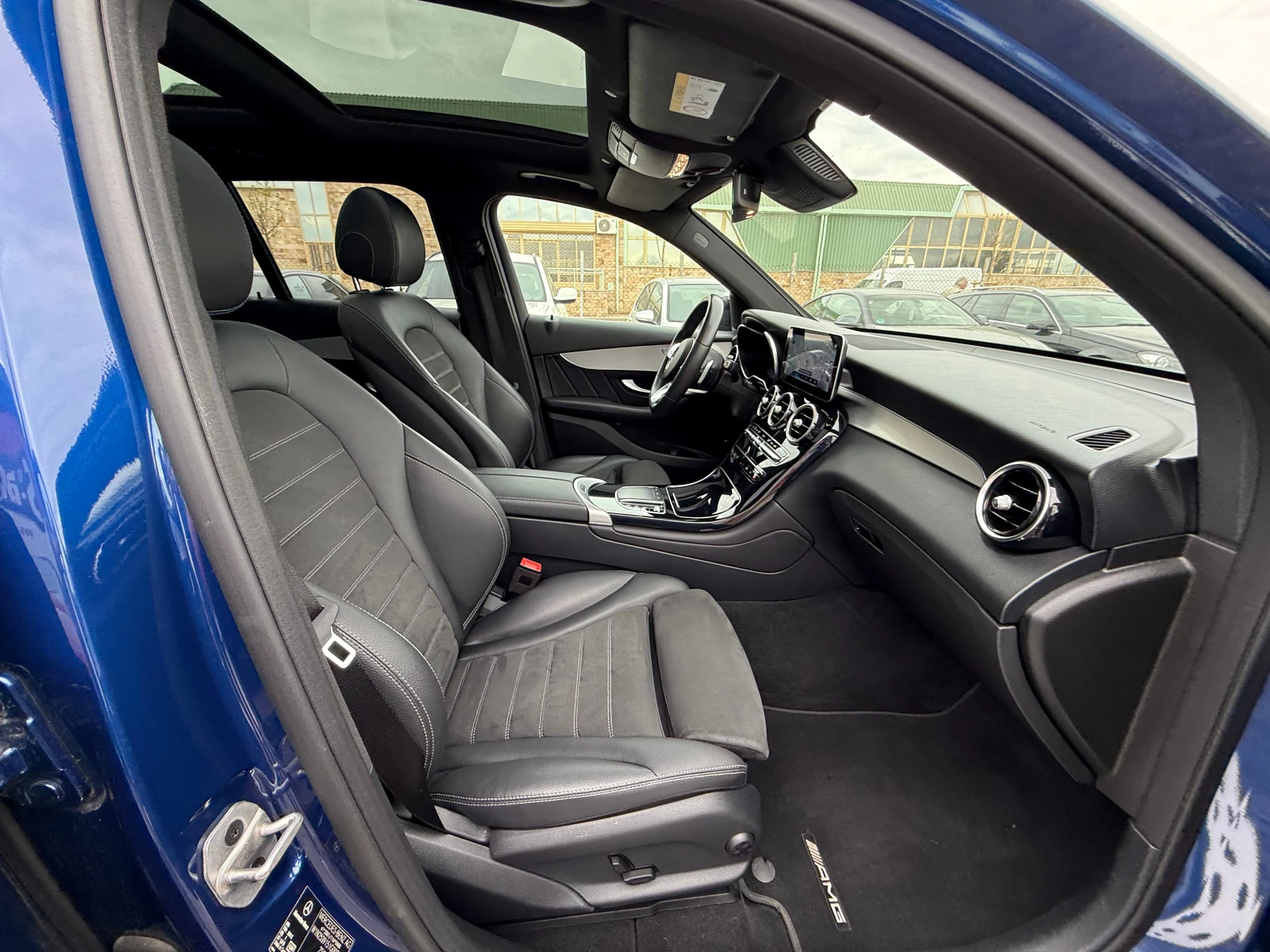 Mercedes-Benz GLC 220 d 97х км/AMG/PANO/360/DISTR./BURM./K-LESS/ПОДГРЕВ, снимка 15 - Автомобили и джипове - 54471365