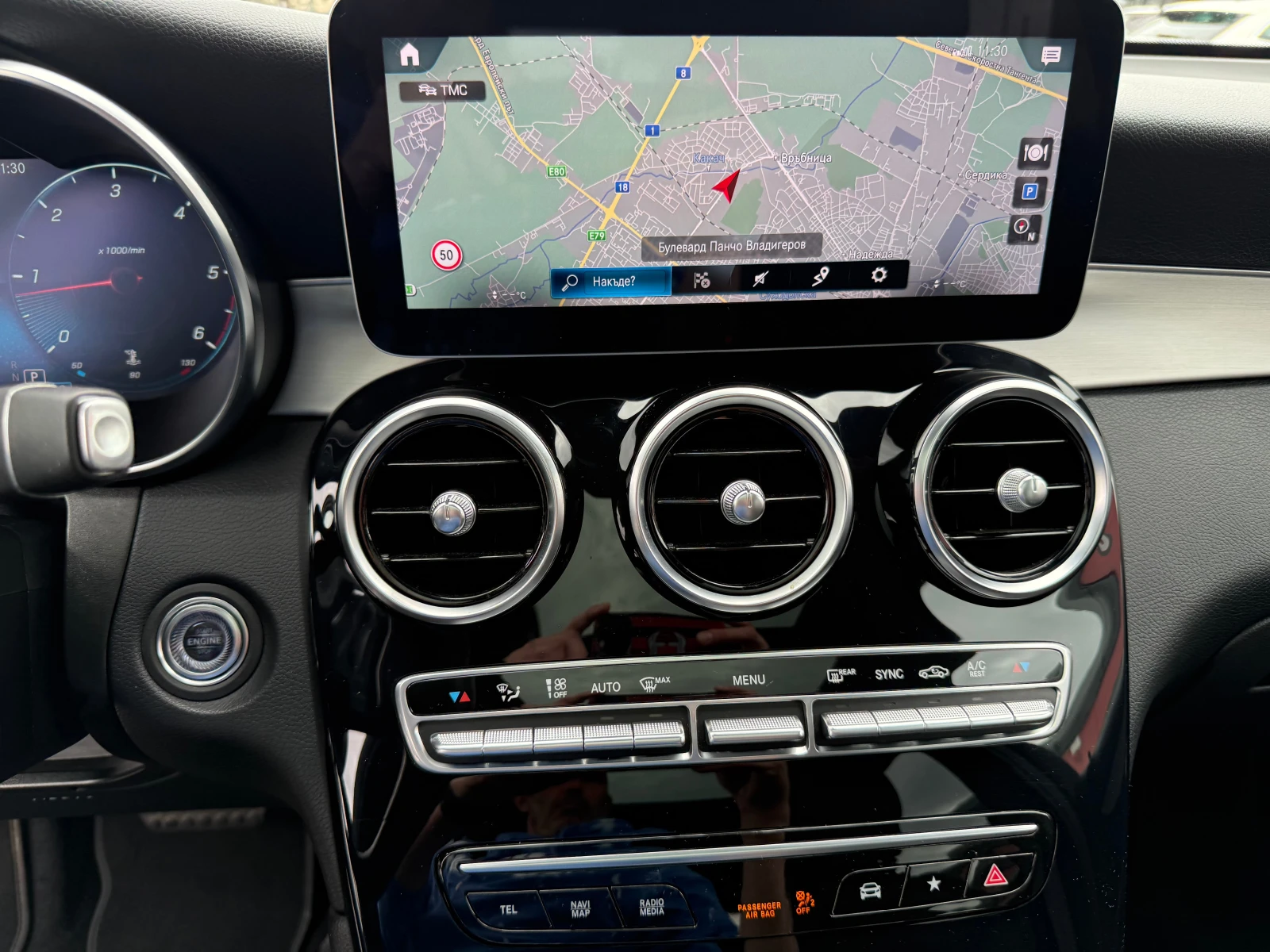 Mercedes-Benz GLC 220 d 97х км/AMG/PANO/360/DISTR./BURM./K-LESS/ПОДГРЕВ, снимка 16 - Автомобили и джипове - 54471365