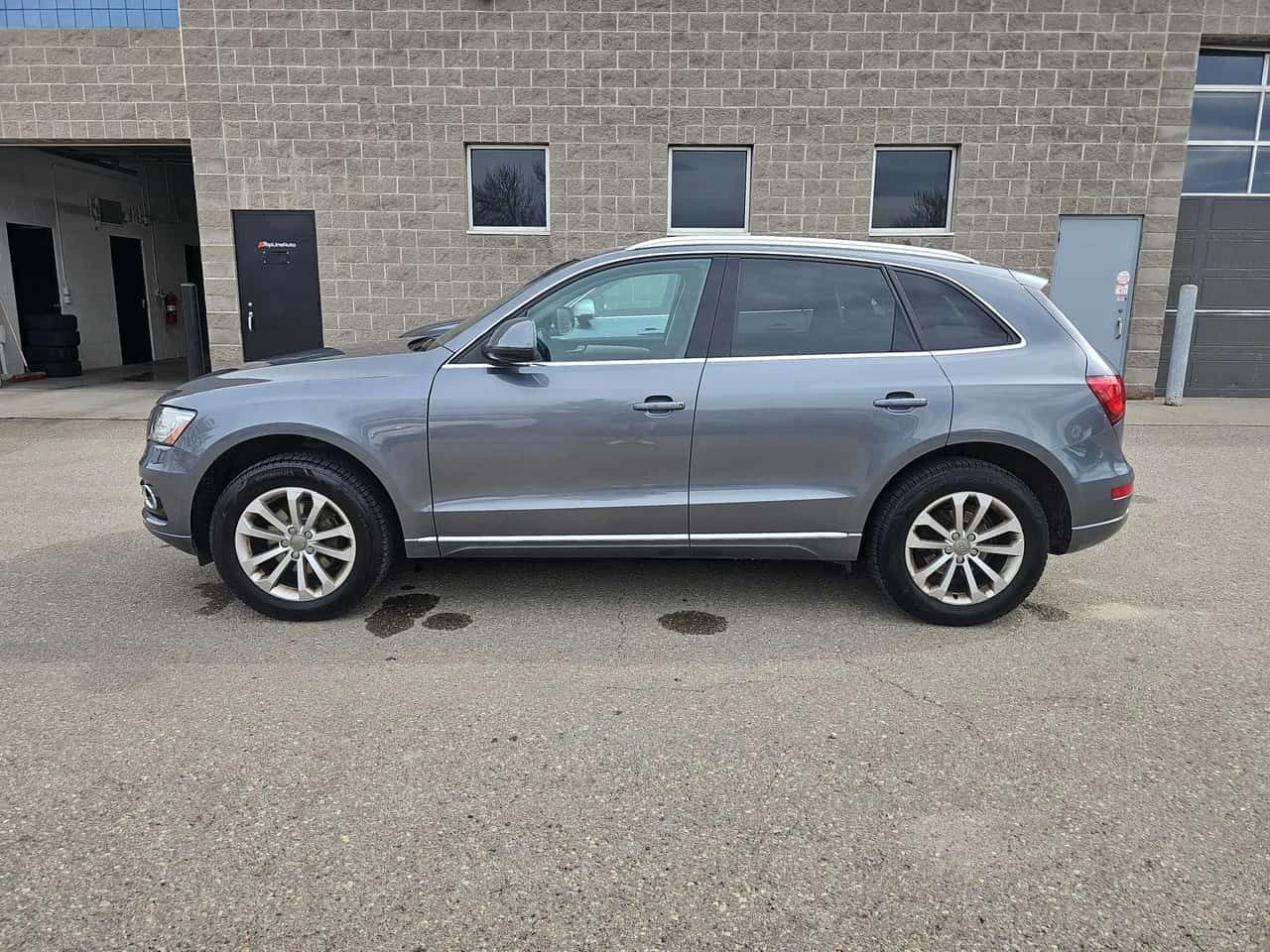 Audi Q5 * 2.0L Progressiv* PANO* KEYLESS* ПОДГРЕВ* , снимка 2 - Автомобили и джипове - 54480572