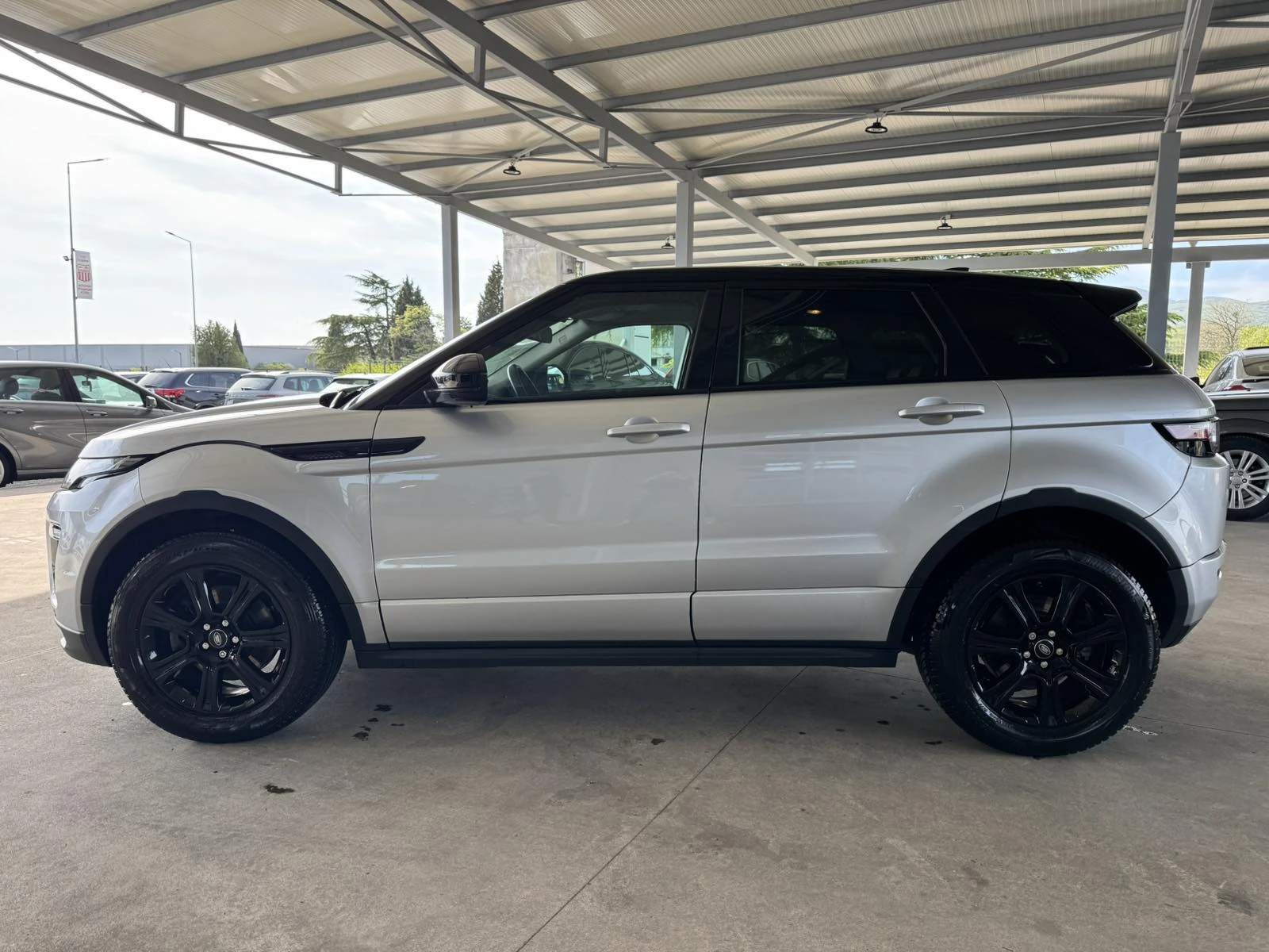 Land Rover Range Rover Evoque 2.0d* 150ps* 4x4* 118хл.км* КОЖА* НАВИ* КАМЕРА, снимка 2 - Автомобили и джипове - 54852673