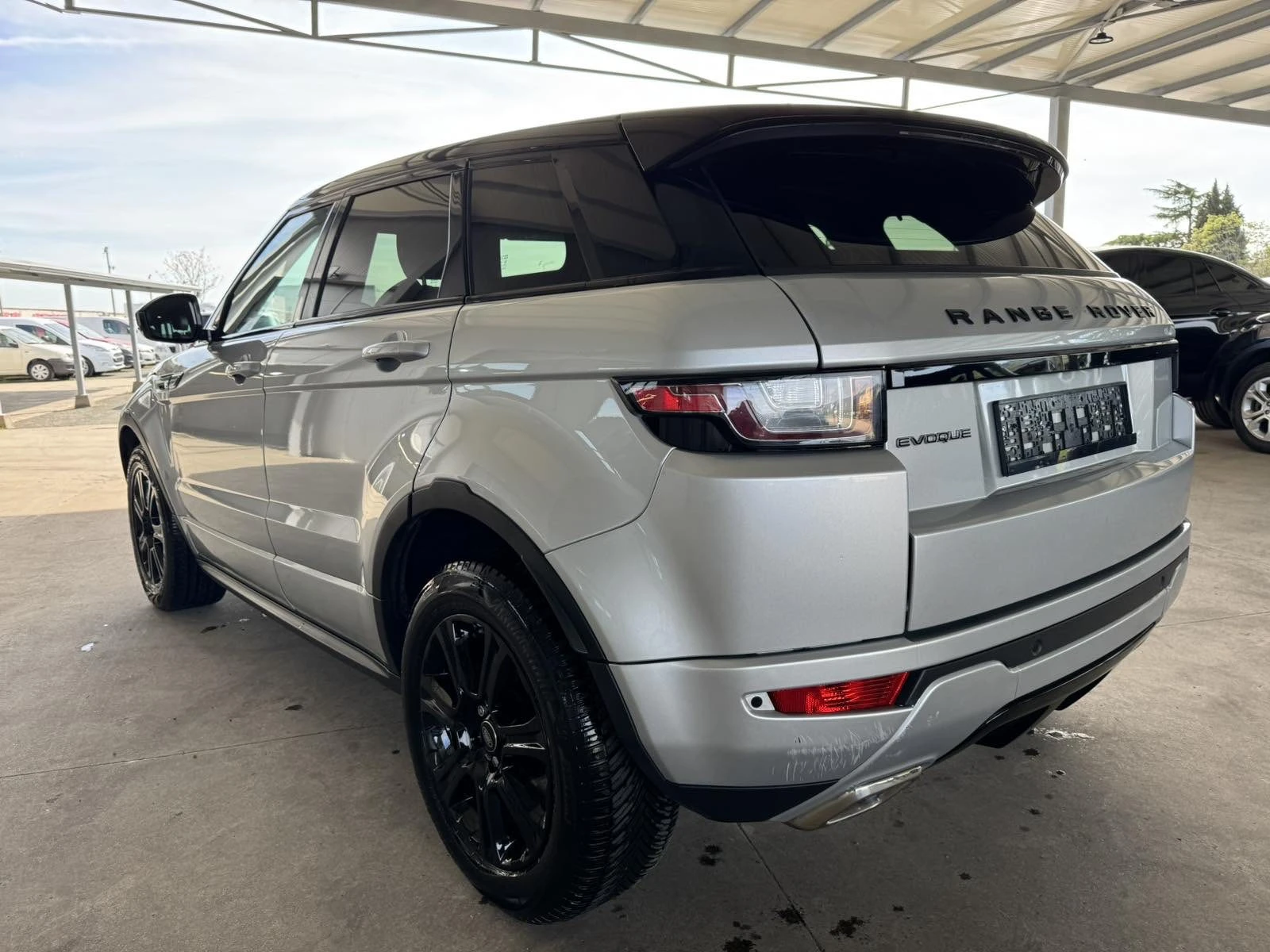 Land Rover Range Rover Evoque 2.0d* 150ps* 4x4* 118хл.км* КОЖА* НАВИ* КАМЕРА, снимка 3 - Автомобили и джипове - 54852673