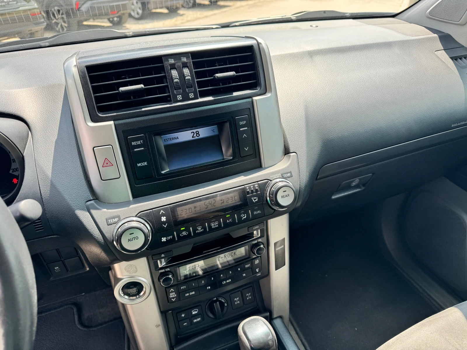 Toyota Land cruiser 3.0D4d 173к.с 7 места. Автоматик , снимка 12 - Автомобили и джипове - 55183052
