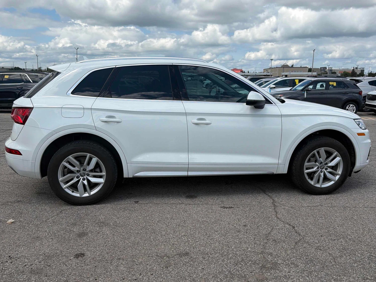 Audi Q5 * Komfort * CARFAX * ОПЦИЯ ЗА ФИНАНСИРАНЕ * , снимка 3 - Автомобили и джипове - 55842413