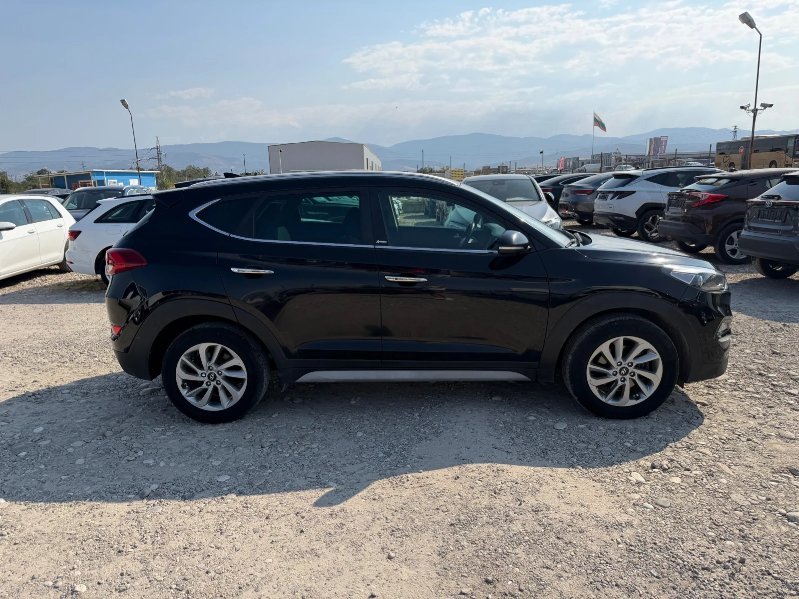 Hyundai Tucson 1.7 CRDI, снимка 4 - Автомобили и джипове - 56265524