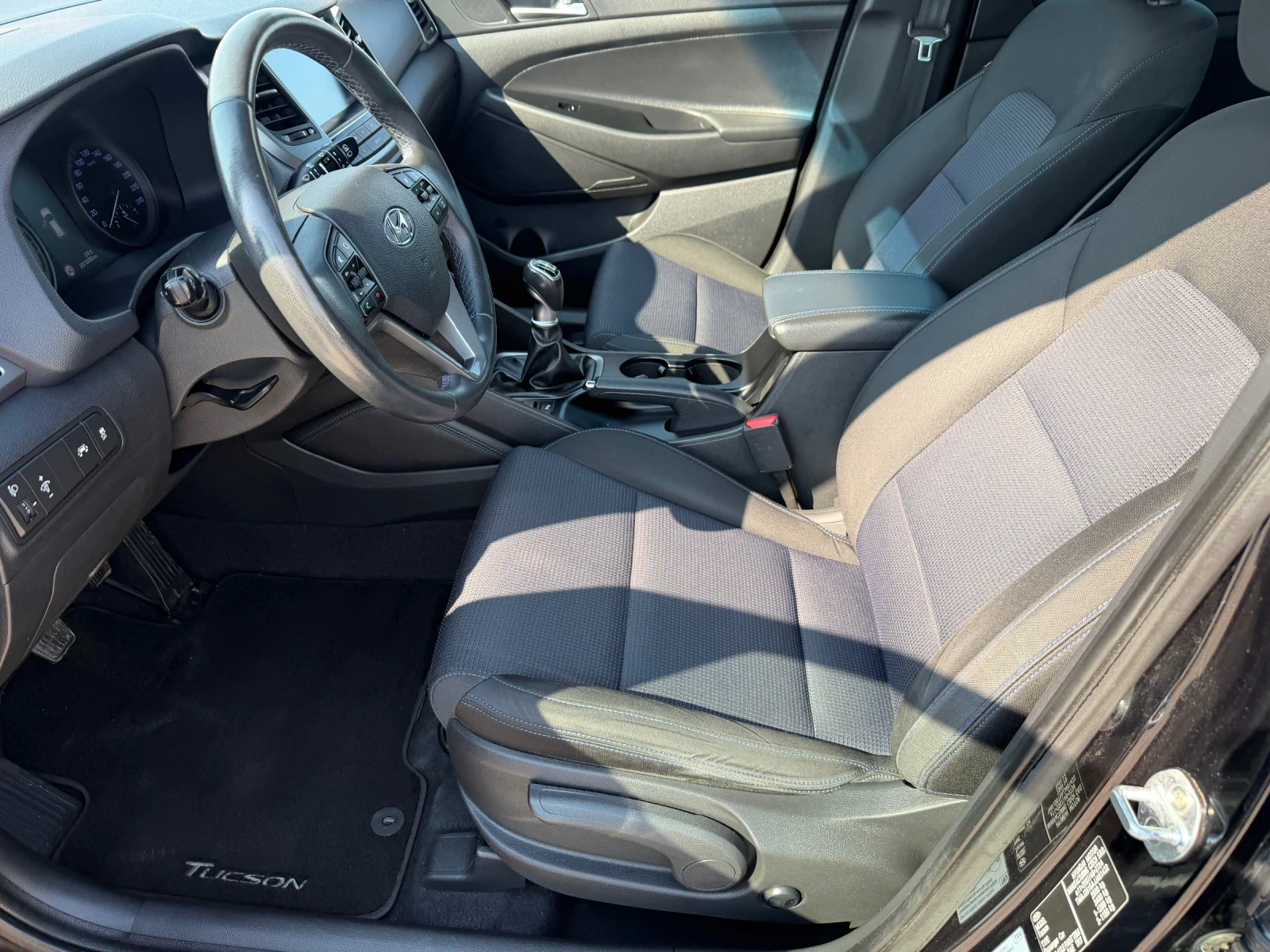 Hyundai Tucson 1.7 CRDI, снимка 8 - Автомобили и джипове - 56265524