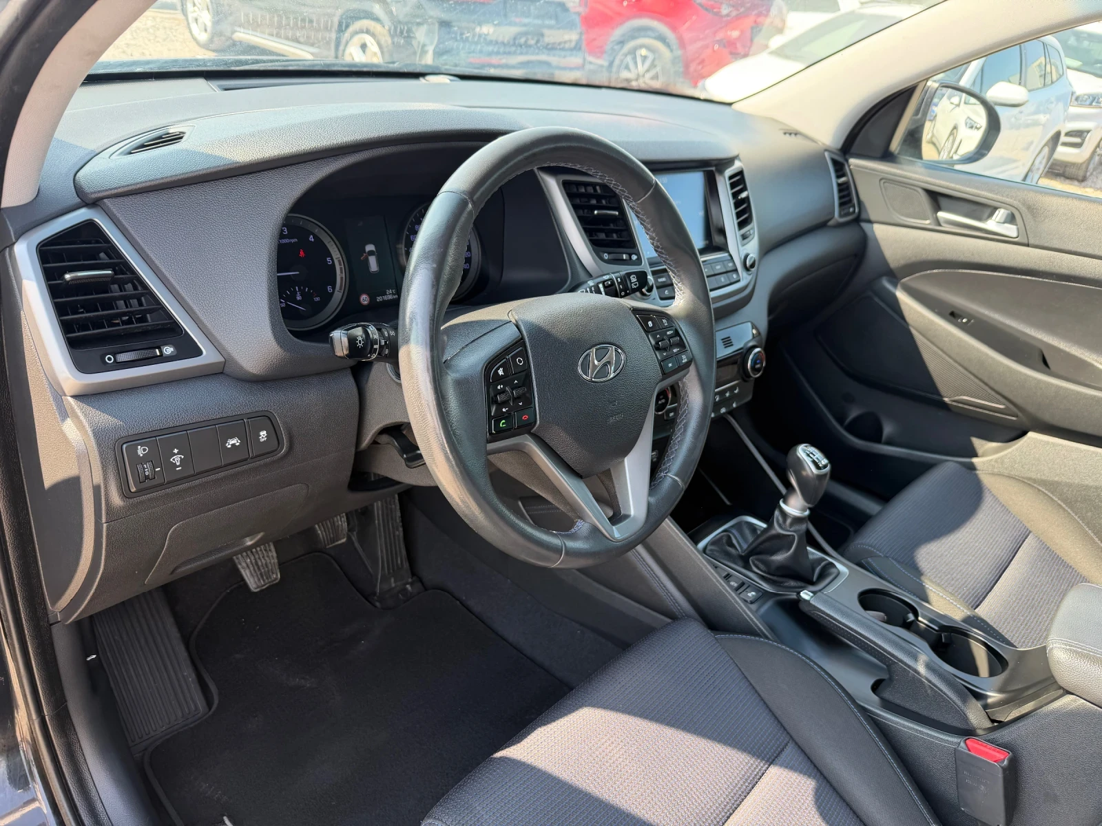 Hyundai Tucson 1.7 CRDI, снимка 9 - Автомобили и джипове - 56265524