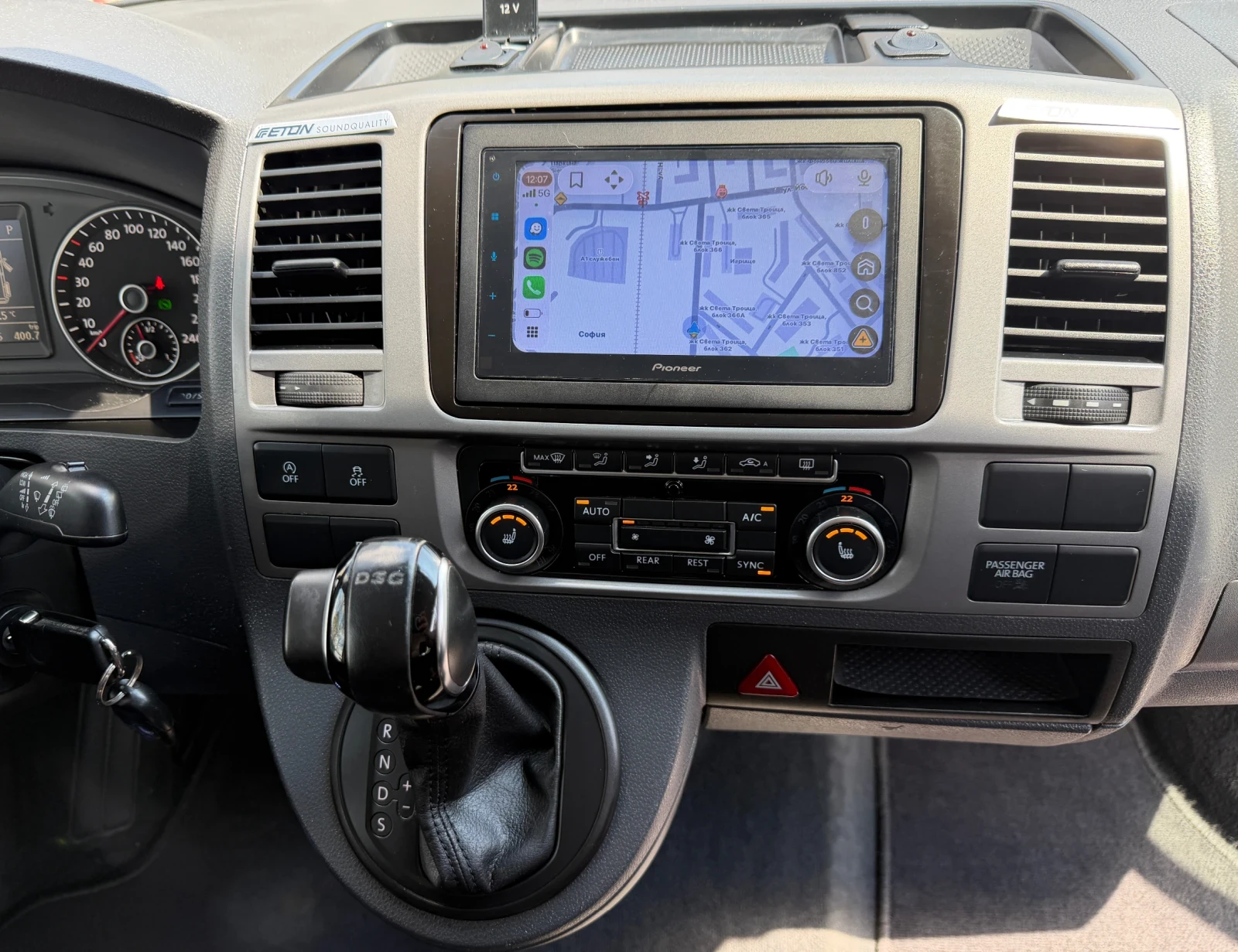 VW Multivan 2.0TDI 140hp SPECIAL EDITION, снимка 17 - Бусове и автобуси - 54239597