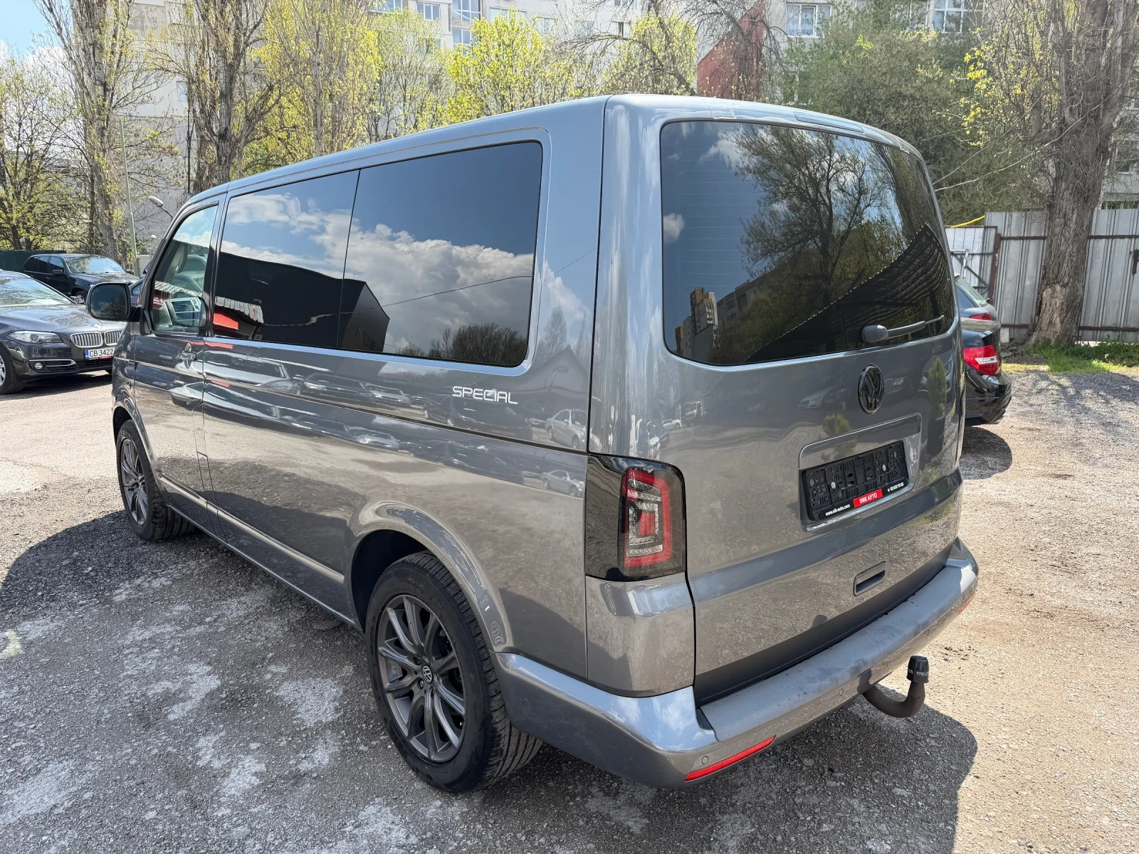 VW Multivan 2.0TDI 140hp SPECIAL EDITION, снимка 5 - Бусове и автобуси - 54239597