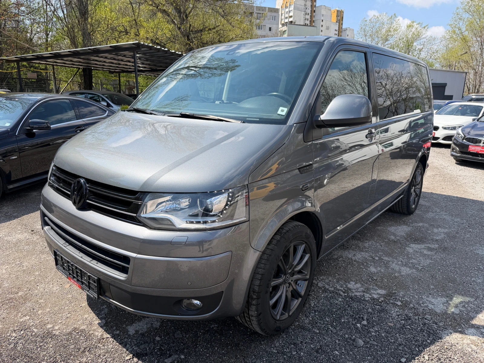 VW Multivan 2.0TDI 140hp SPECIAL EDITION, снимка 7 - Бусове и автобуси - 54239597