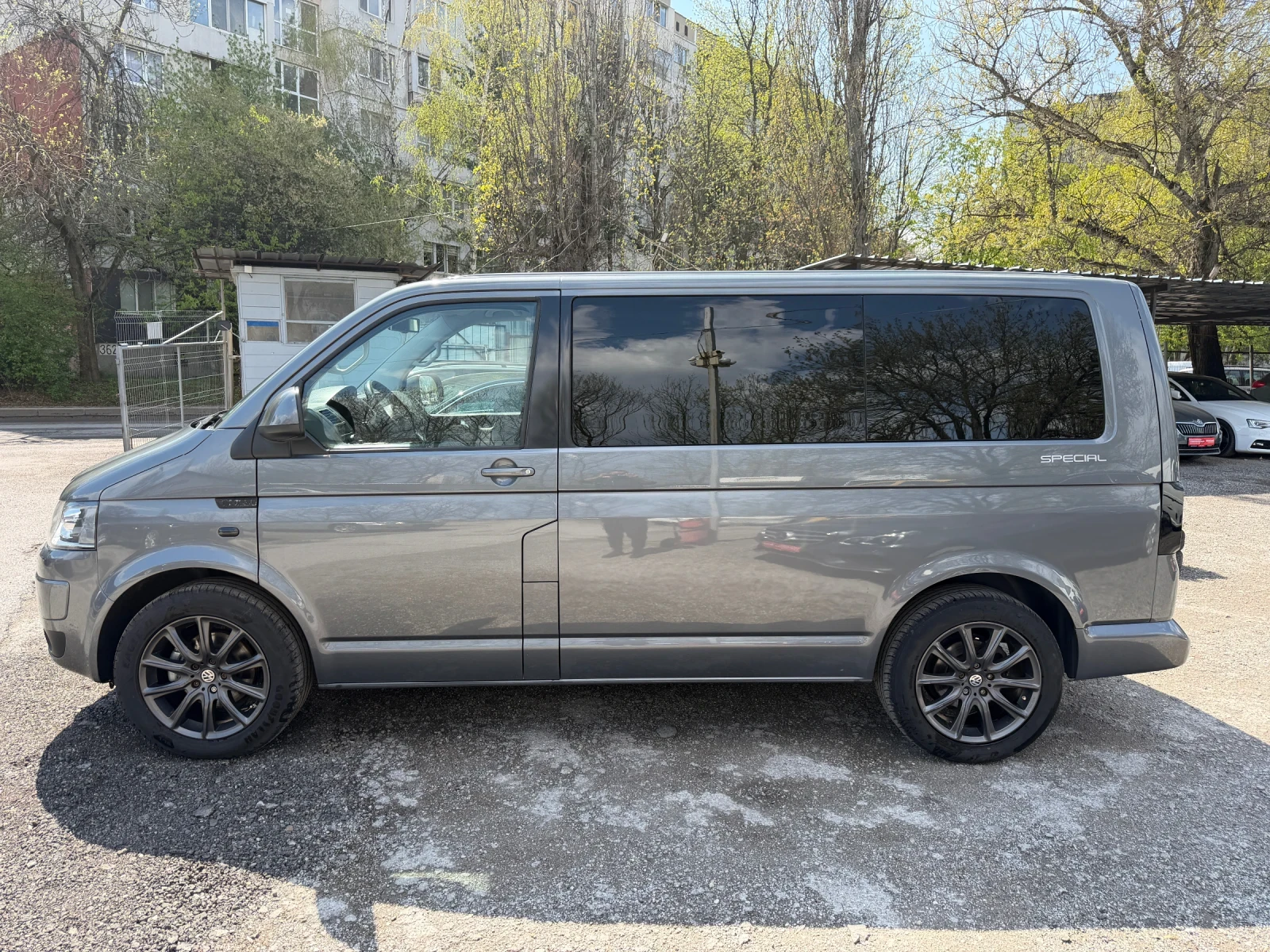 VW Multivan 2.0TDI 140hp SPECIAL EDITION, снимка 6 - Бусове и автобуси - 54239597